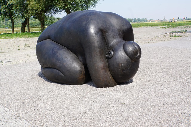 Kunst I De Panne, Kvinde Skulptur