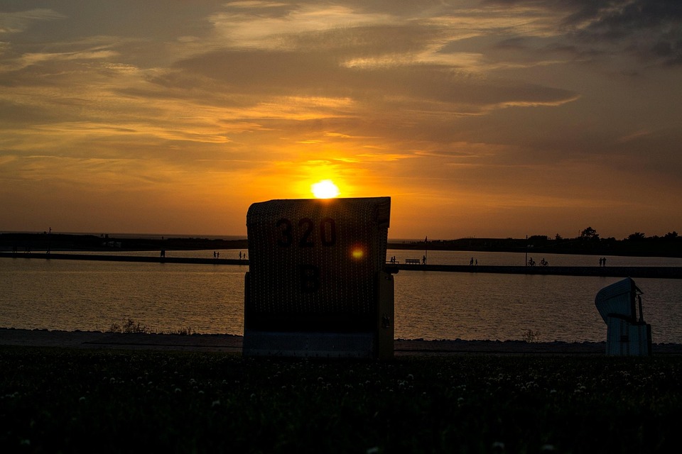 Strandkorb Sonnenuntergang sdatec.com