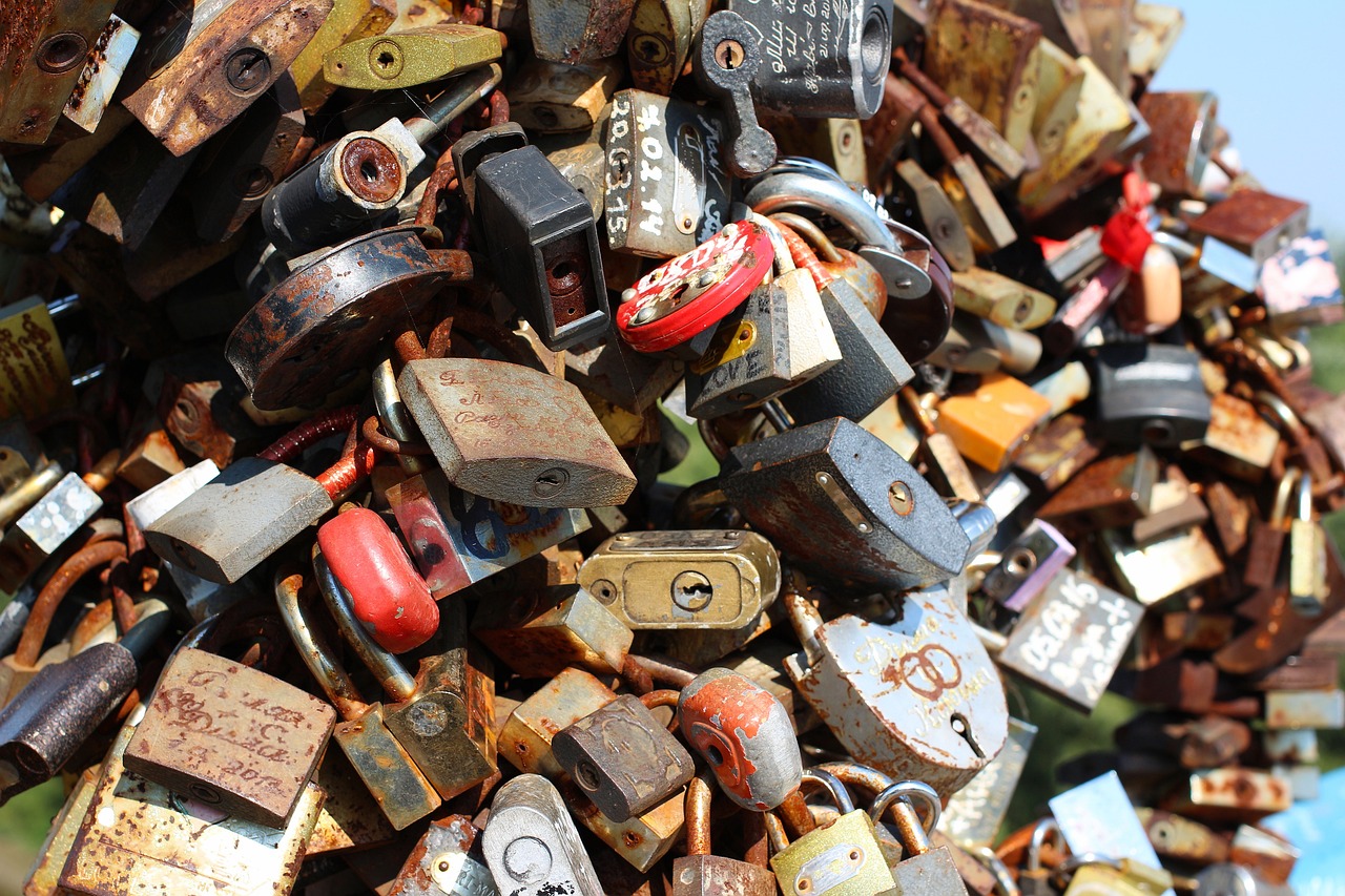 love, locks, the keys, iron, scratches, door key, steel, castle, key from the lock, love, locks, locks, the keys, the keys, the keys, the keys, the keys