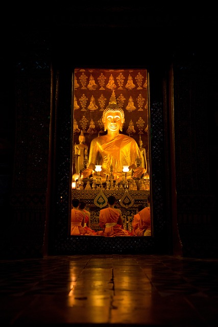 Free Monk Pray photo and picture