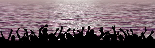 Free party people fun sea illustration