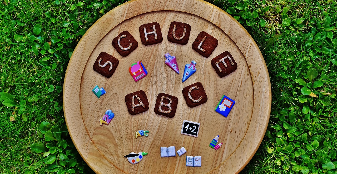 Cupcake Deko Set 48 Teile – Schulanfang Thema, Mit Förmchen & Fähnchen, Für Muffins & Parties