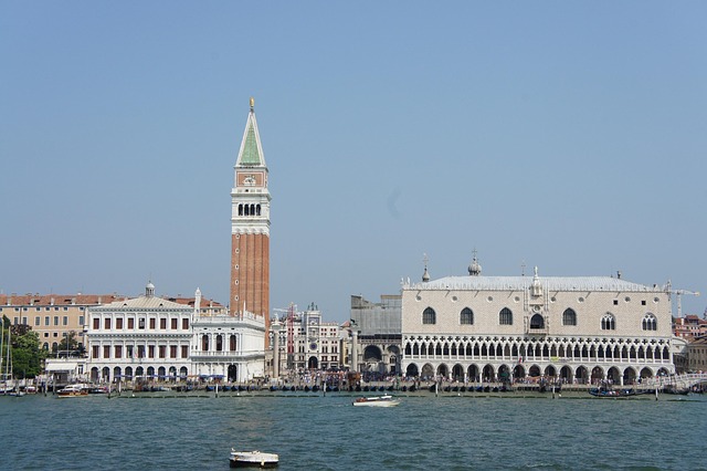 Free Venice The Palace photo and picture