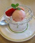 strawberry flavor, ice cream, served with strawberry