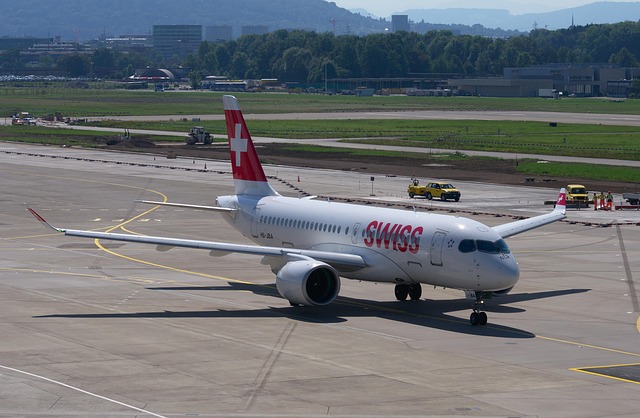 Free Bombardier Cs100 Swiss Airlines photo and picture