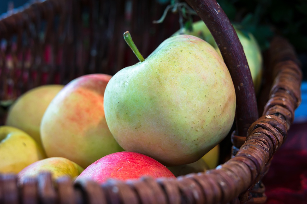 Apple - free online jigsaw puzzle photo