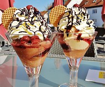 eistorte-mit-schokoso-e-waffel-kostenloses-foto-auf-pixabay