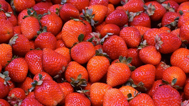 Free Strawberries Background photo and picture