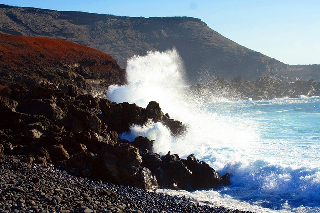 Free Surf Waves photo and picture