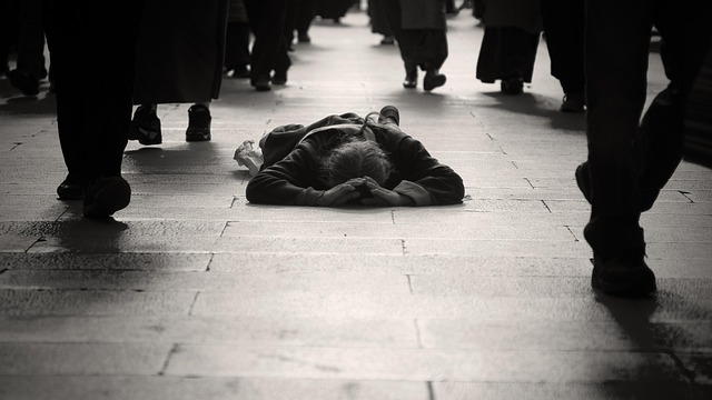Kowtow, tibet, pilgrimage and street — photo by smokefish