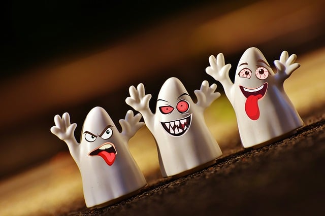 Free halloween ghosts happy halloween illustration