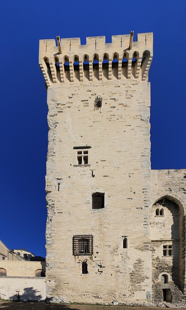 Avignon, Tårn, Arkitektur, Historisk