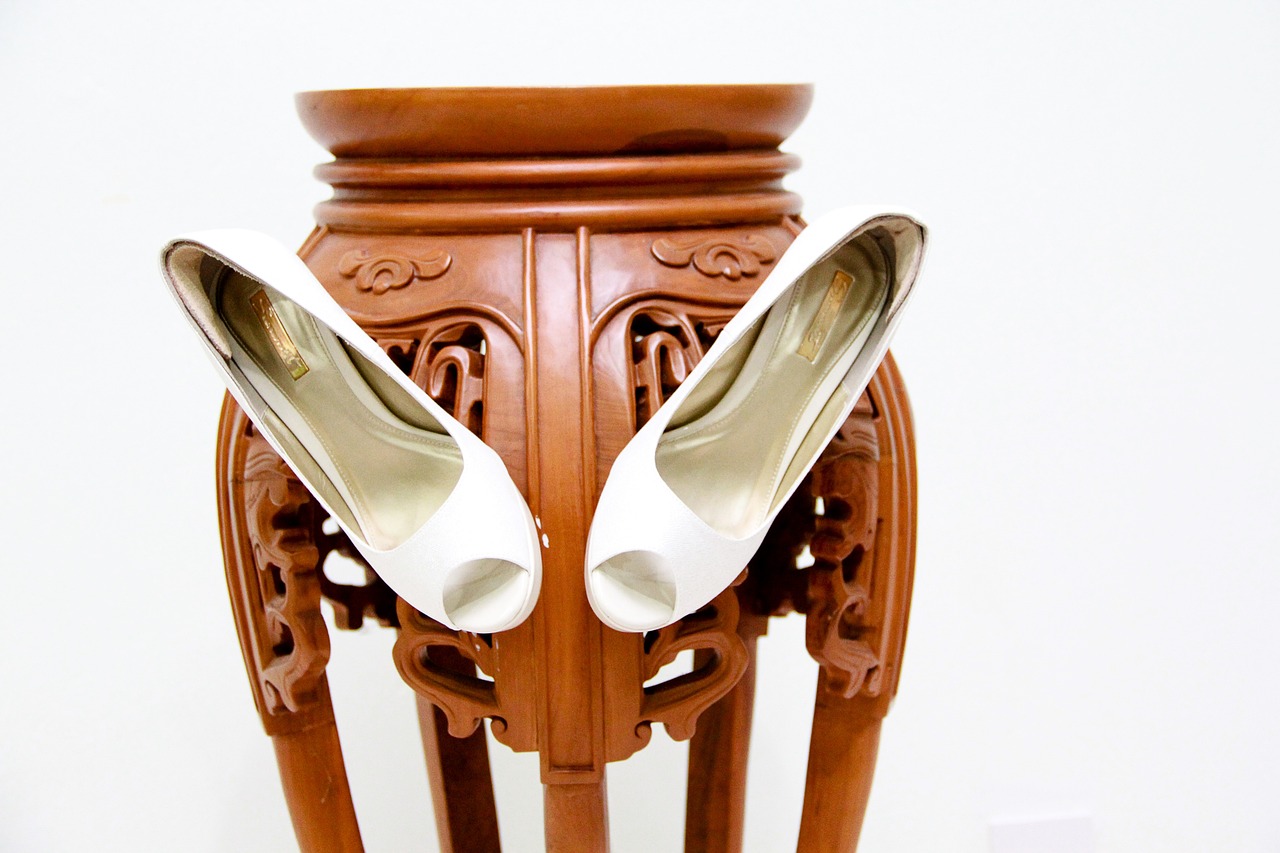 Escarpins Blancs à Talons - Taille 39, Neuves Sans Emballage, Style Sangle
