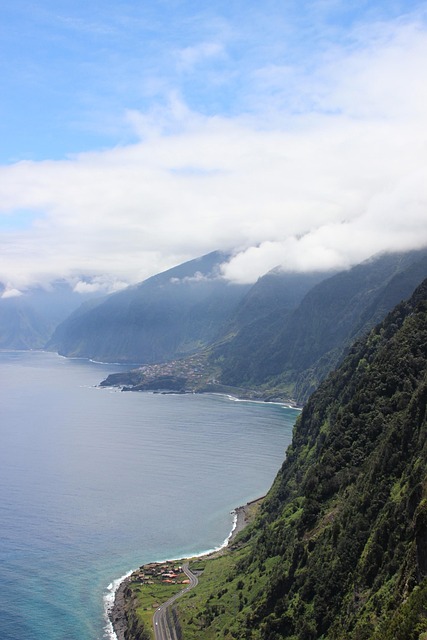 Free Dramatic Cliffs photo and picture