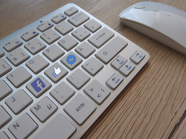 Free keyboard facebook media illustration