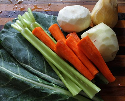 https://cdn.pixabay.com/photo/2016/11/07/21/13/root-vegetables-1806919__340.jpg Wurzelgemüse