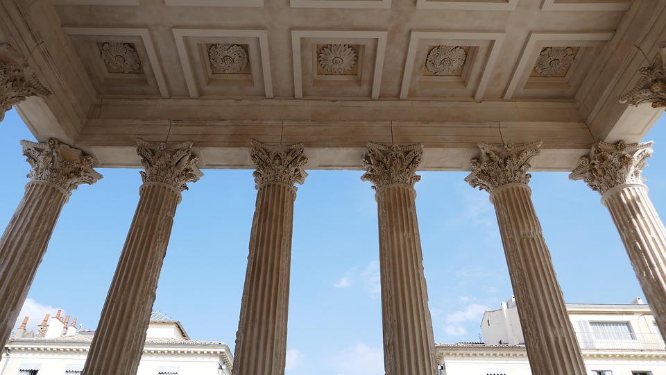 corinthian columns