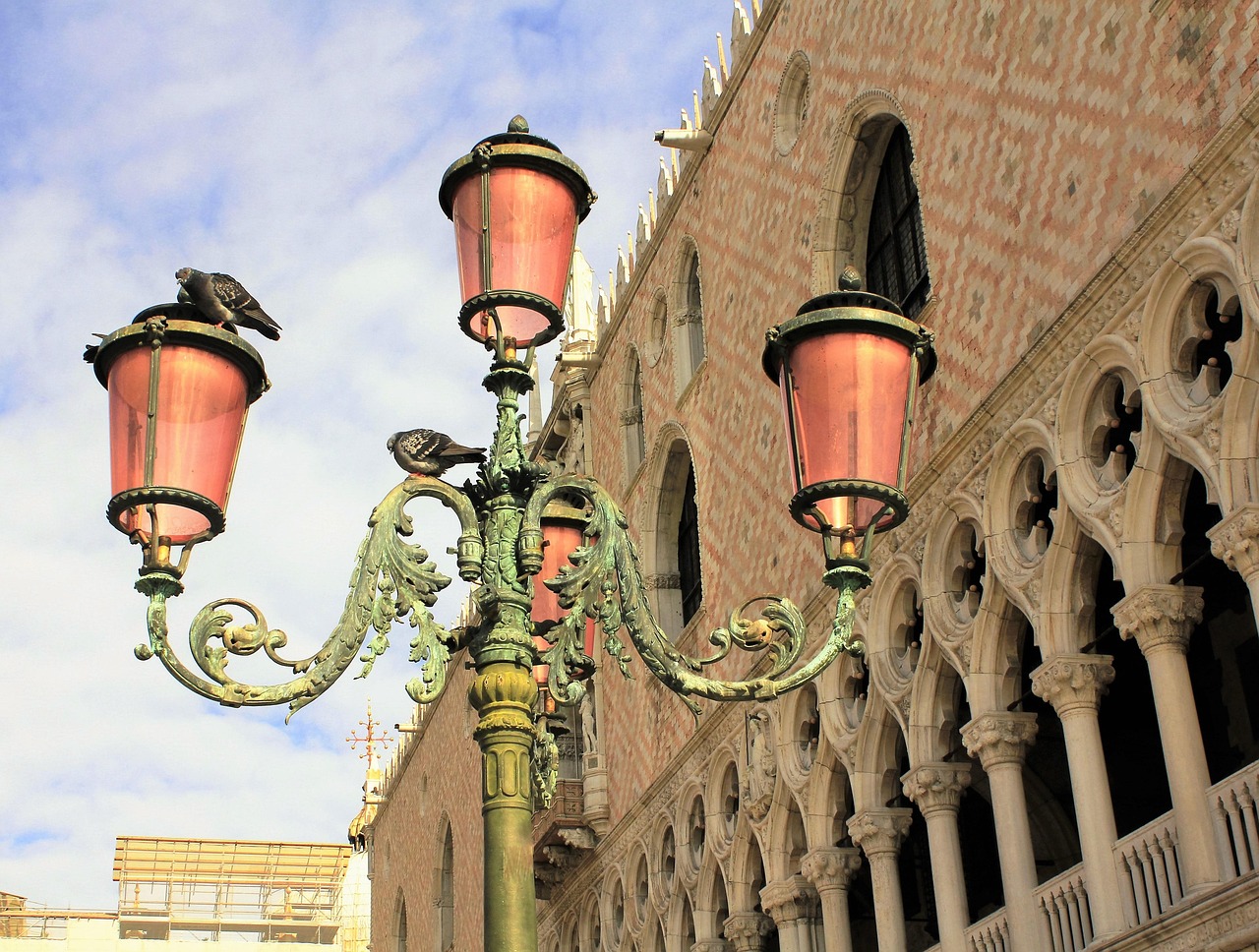 Download free HD stock image of Lantern Light Free Lantern Light photo and picture