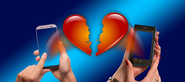 Free hands heart torn illustration