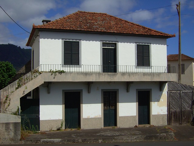 Free House Abandoned photo and picture