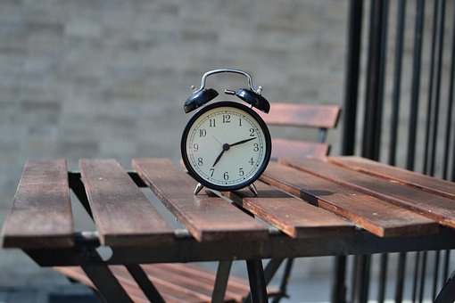 目覚まし時計, 椅子, クロック, テーブル, 時間, グレーの時間