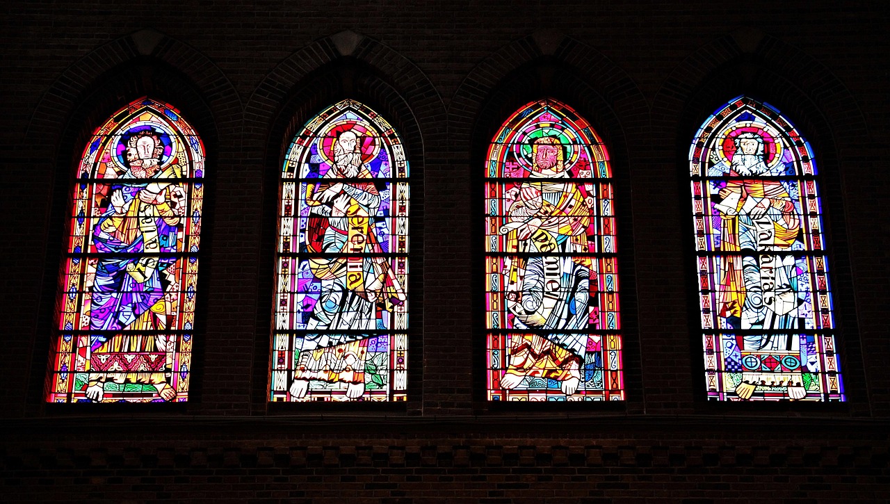 Church Window - free online jigsaw puzzle photo