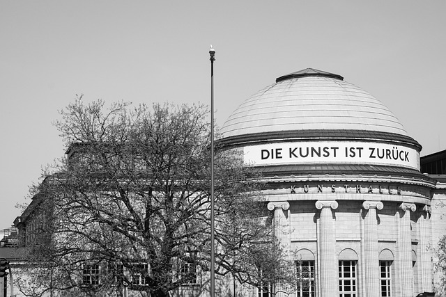 Free Hamburg Building photo and picture