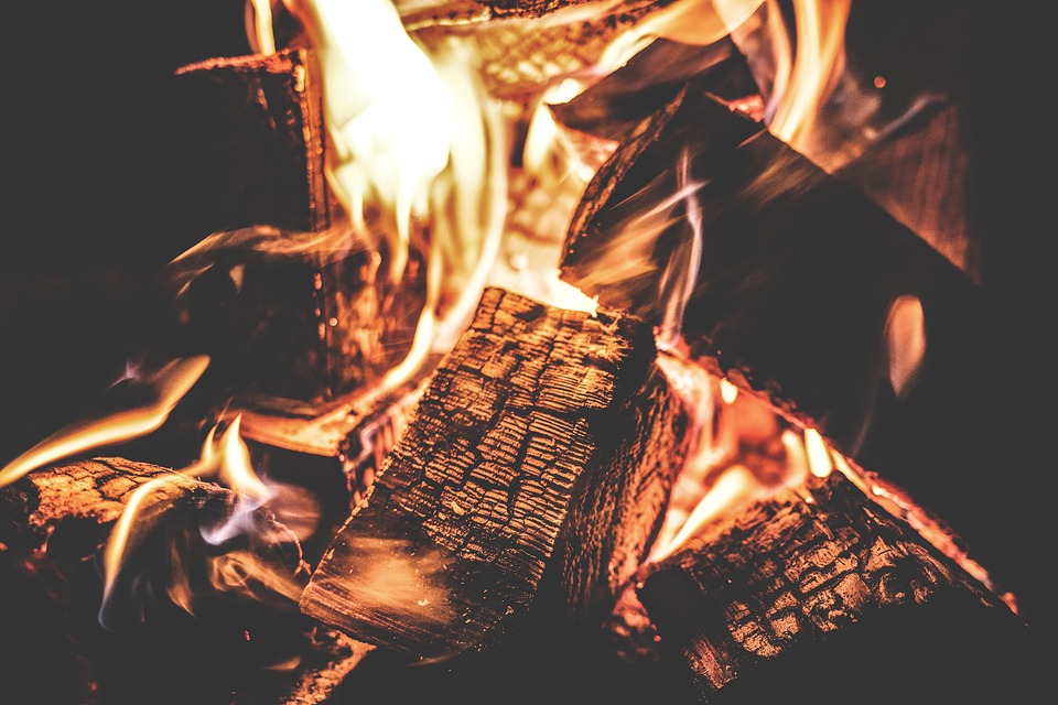 Hoguera, Fuego, Quemar, Camping, Oscuro, Chimenea, Leña