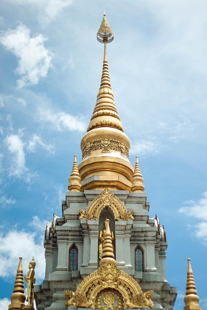 วัด, พระธาตุ, ดอยแม่สลอง, ศาสนา