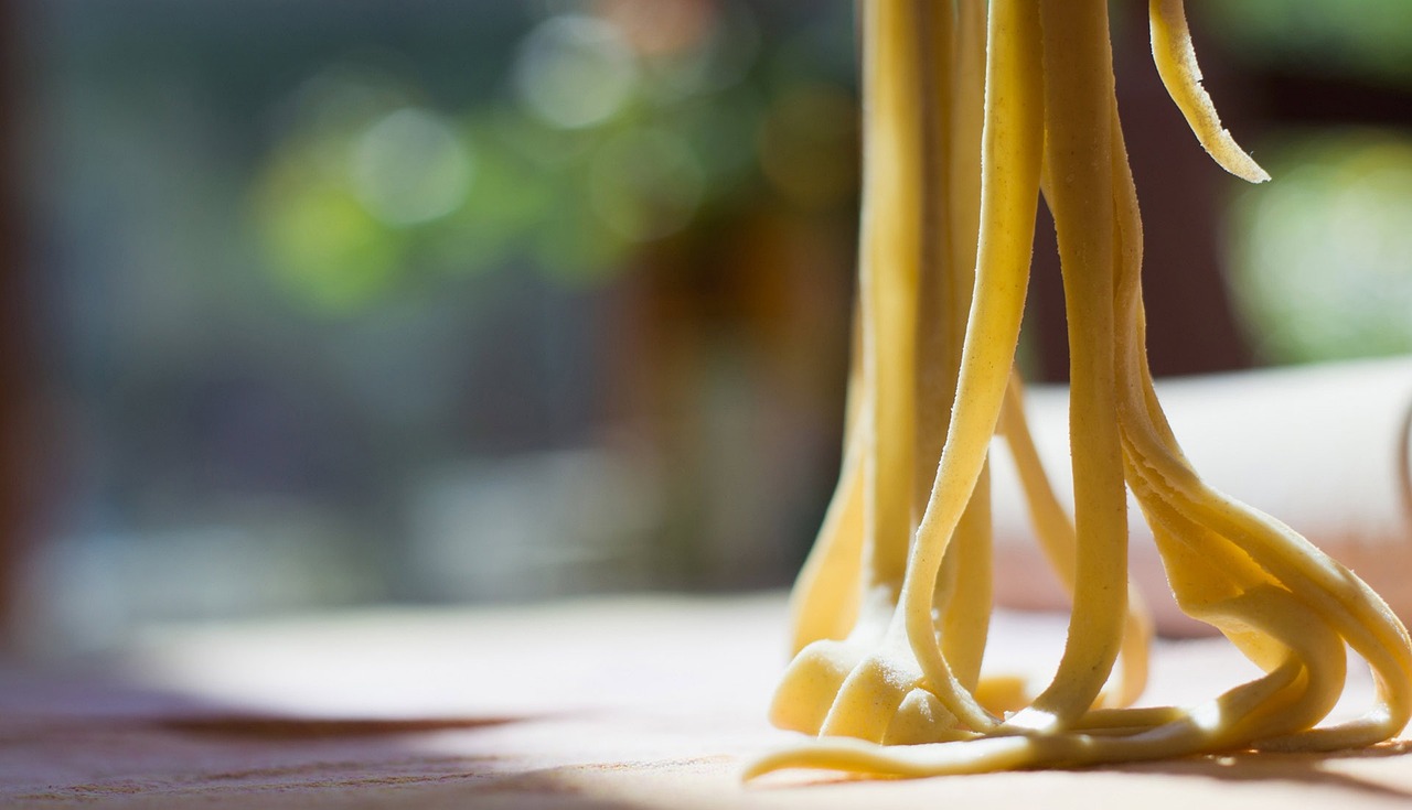 Pasta alla Norma: il tributo a Bellini e il segreto della ricotta salata
