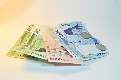 1,000 currency bills to signify 1,000 FREE Classified Ads Sites List