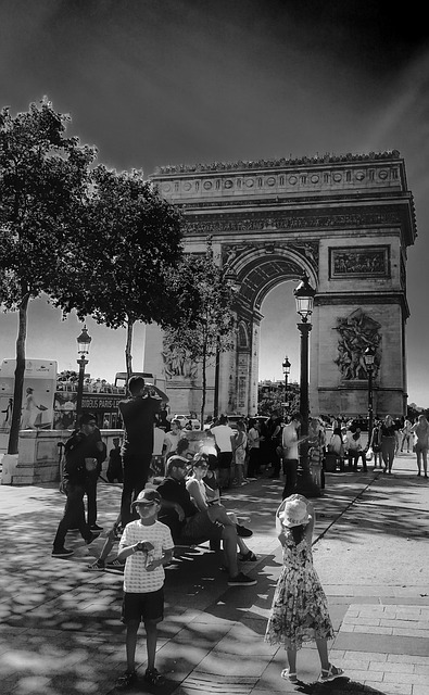 Free Paris Arc Du Triumph photo and picture