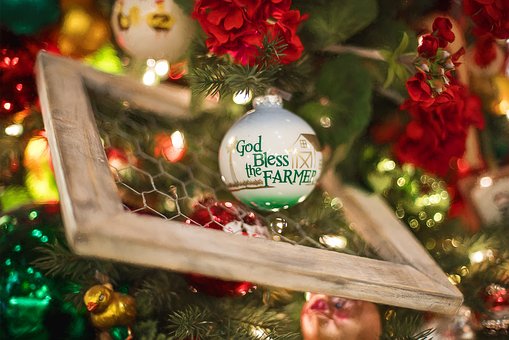 Free Christmas Ornament illustration and picture