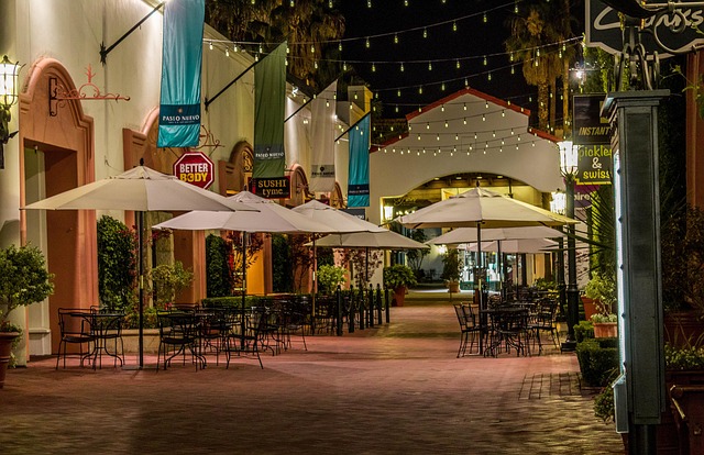 Free Shopping Courtyard photo and picture