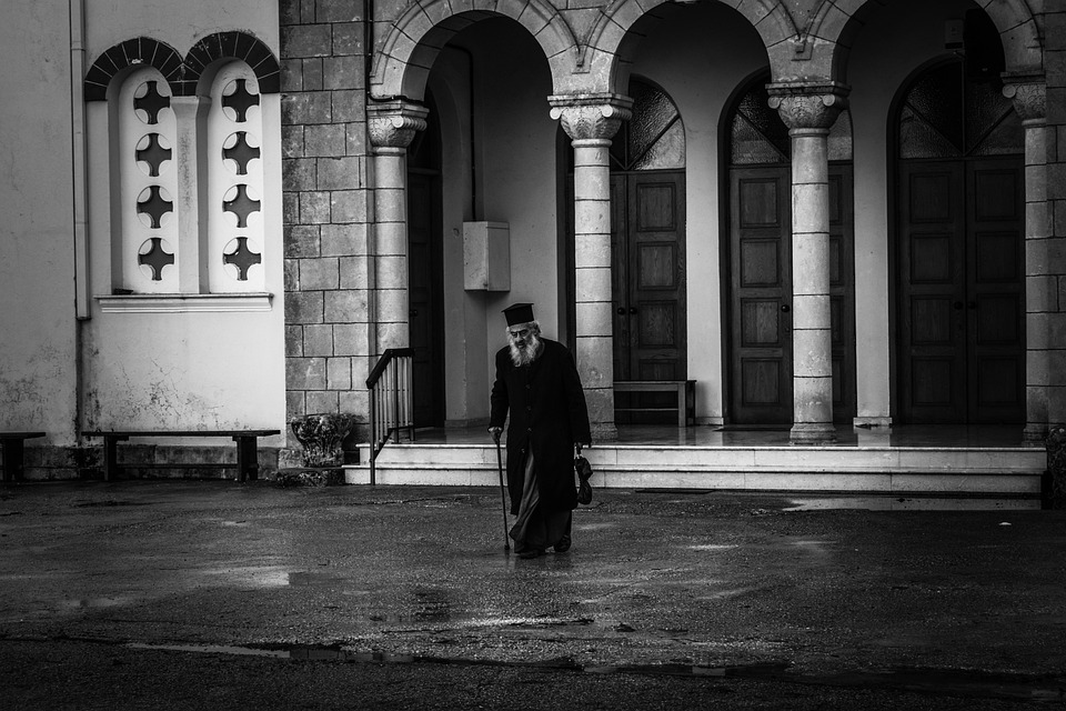 [Obrazek: priest-1947767_960_720.jpg]