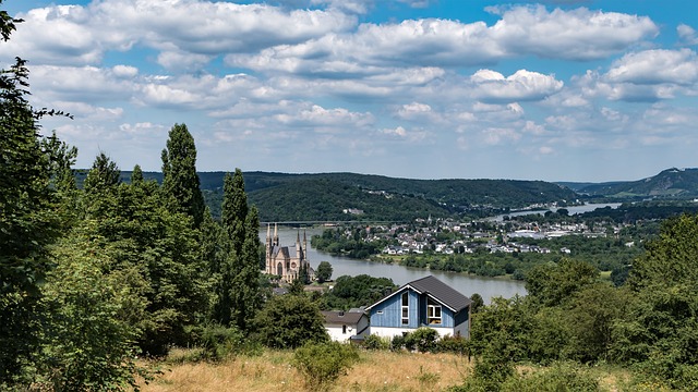 Remagen, Apollinariskirche, Rheintal