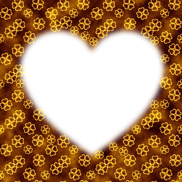 Free heart 4-leaf clover square illustration