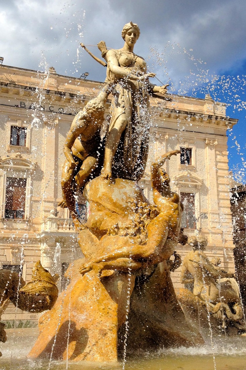 Free Fontana Ortigia photo and picture