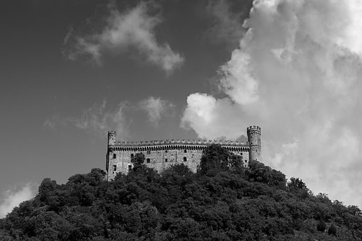 Free Montalto Dora Castles photo and picture