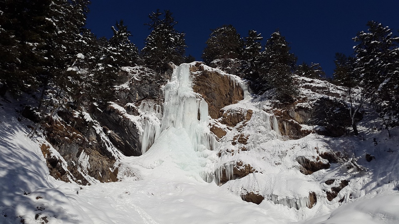 Icicle - free online jigsaw puzzle photo