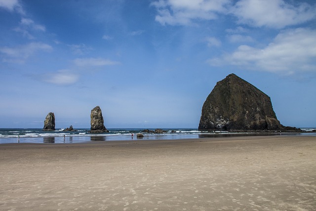 Free Haystack Rock Oregon photo and picture