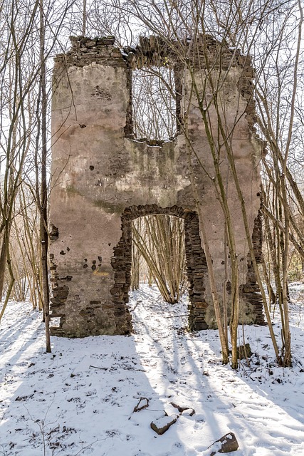 Brohltal, Tönisstein, Klosterruine