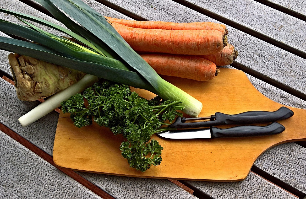 vegetables, soup green, soup bunch, carrots, celery, leek, parsely, fresh, healthy, vitamins, fiber, for soup, broth, stew, taste, snip, to cut, meal, celery, celery, fiber, fiber, fiber, fiber, fiber, broth, broth, broth, stew, stew, stew, stew, stew