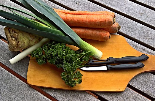 https://cdn.pixabay.com/photo/2017/01/30/12/05/vegetables-2020662__340.jpg Wurzelbrühe