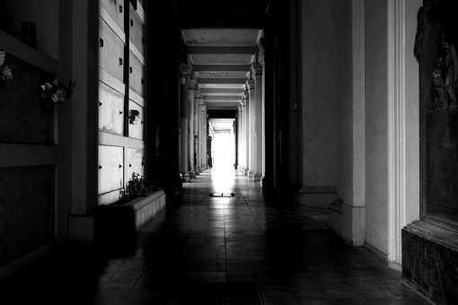 Hall, Cale, Abandonat, Cimitir