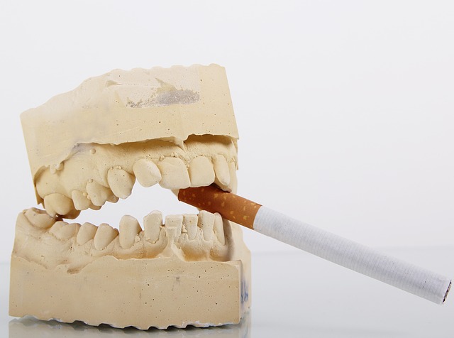 Free denture cigarette smoking illustration