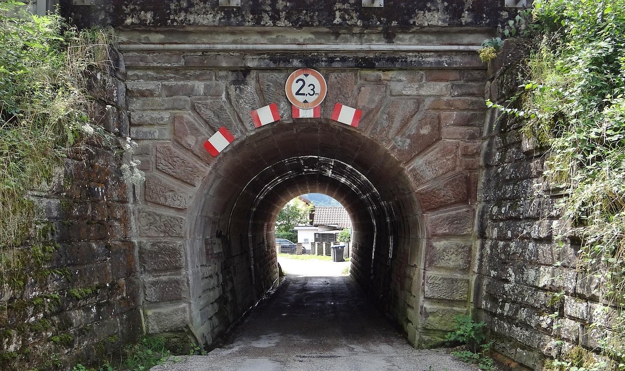 Tunnel - free online jigsaw puzzle photo