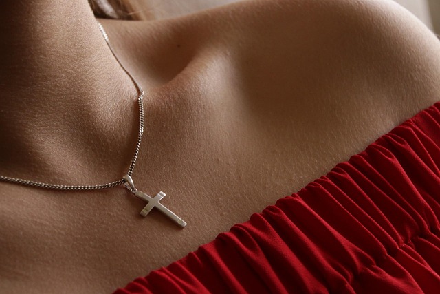 Free Cruz Necklace photo and picture