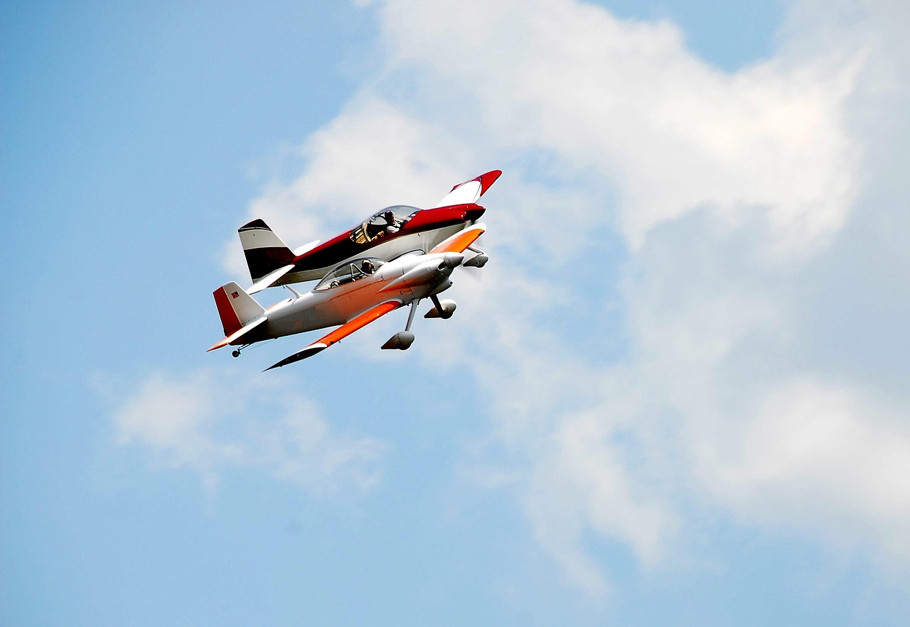 Stunt Planes - free online jigsaw puzzle photo