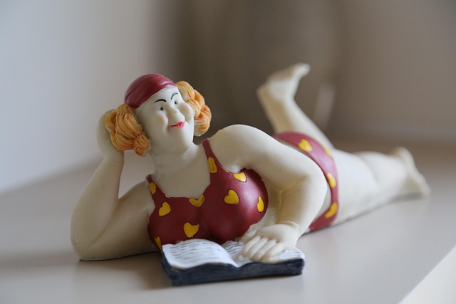 Free Figurine Woman photo and picture